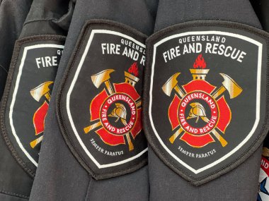 BRISBANE - Temmuz 06 2024: Queensland İtfaiye ve Kurtarma. 2021 yılında, personel 2600 tam zamanlı itfaiyeci ve 2.000 yardımcı itfaiyeci ve yaklaşık 28.000 Kırsal İtfaiye gönüllüsünden oluşuyordu.