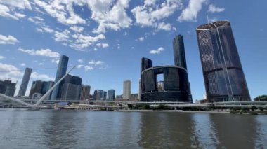Neville Bonner Köprüsü Kuzey Brisbane CBD rıhtım Queensland Avustralya 'ya