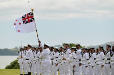 WAITANGI, NZL - Şubat 06 2025: Waitangi Sahası bayrak direğinde Yeni Zelanda Antlaşması 'nın 6 Şubat 1840 tarihinde imzalanmasının yıldönümü kutlamaları yapıldı.