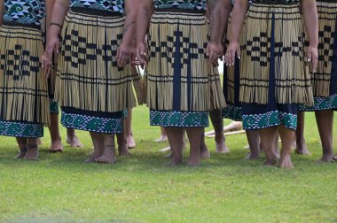 Yeni Zelanda 'nın milli gününde Waitangi Günü' nde geleneksel giysiler giyen tanınmamış Maori halkı, Waitangi Antlaşması 'nın ilk imzalanmasının 6 Şubat 1840' da yıldönümünü kutluyor.