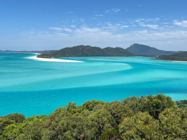Queensland, Avustralya 'nın kuzeyindeki WhitSunday Adası' nın hava aracı manzarası.