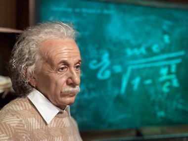 SYDNEY - 29 DEC 2024: Madame Tussauds balmumu müzesinde Albert Einstein 'ın balmumu çalışması. Albert Einstein, Almanya doğumlu bir teorik fizikçiydi ve en çok görelilik teorisini geliştirmesiyle tanınıyordu..