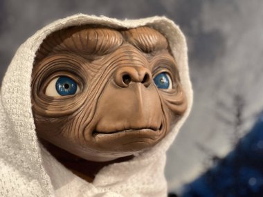 SYDNEY - 29 Aralık 2024: E.T. 'nin balmumu işi Madame Tussauds 'un balmumu müzesindeki Dünya Dışı Varlık. Filmin romanına göre E.T. 10 milyon yıldan fazladır..