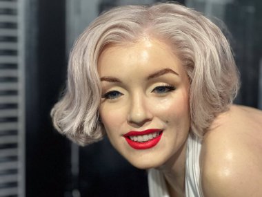 SYDNEY - 29 DEC 2024: Madame Tussauds balmumu müzesinde Marilyn Monroe 'nun balmumu çalışması. Marilyn Monroe Amerikalı bir aktris ve mankendi. 1950' lerin ve 1960 'ların başlarındaki en popüler seks sembollerinden biri haline geldi.