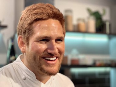 SYDNEY - 29 DEC 2024: Curtis Stone 'un Madame Tussauds balmumu müzesindeki balmumu çalışması. Curtis Travis Stone Avustralyalı ünlü aşçı, yazar ve televizyon kişisi..
