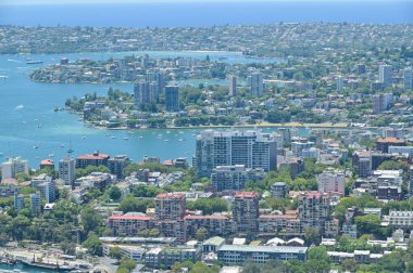 Gündüz manzarası üzerinde panoramik hava Sydney NSW (Yeni Güney Galler) Avustralya 'da doğu banliyöleri ufuk çizgisi