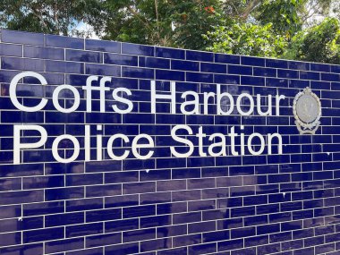 Coffs Harbour, NSW - 20 MAR 2025: New South Wales, Avustralya 'daki Coffs Harbour Polis Merkezi. Tabut Limanı 'ndaki suç oranı 2023' ten 2024 'e% 4,15 arttı.