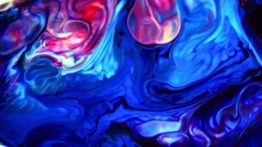 Sıvı Renkli Boya ağır çekimde patent alır. Sıvı renkli boya desenleri üst görünüm. Çok renkli sıvı boya yüzeyi.