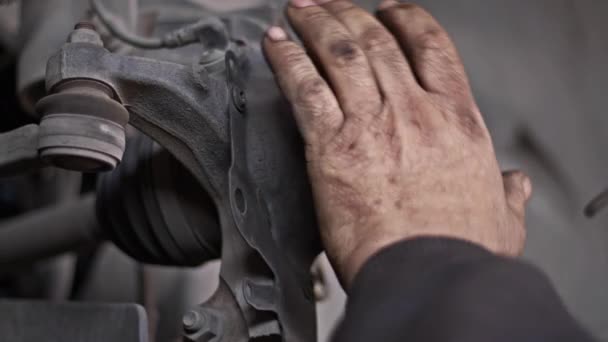 Limpeza Car Brake Disc Hubs Com Motor Sandpaper Footage — Vídeo de Stock