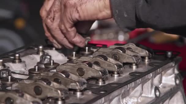 Válvula Cubiertas Mecánicas Del Motor Del Coche Taller Reparación Imágenes — Vídeo de stock