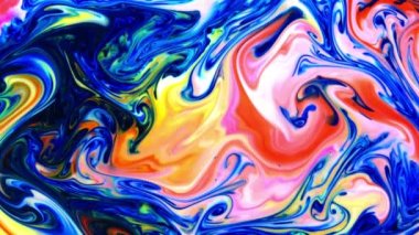 Sıvı Renkli Boya ağır çekimde patent alır. Sıvı renkli boya desenleri üst görünüm. Çok renkli sıvı boya yüzeyi.