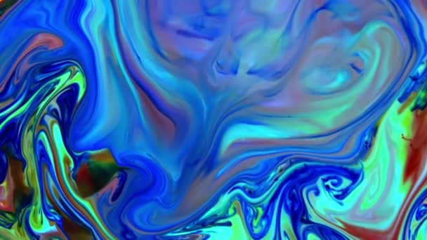 液体色彩艳丽的油漆以慢动作混合在一起 液体彩绘图案纹理顶部视图 彩色液体涂料表面 — 图库视频影像