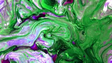 Psikedelik renkli renkli resimlerle soyut bir arkaplan. Sıvı boyanın hareket edip yavaşça kaymasıyla organik etki. Dönüyor ve yayılıyor.