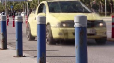 Şehir Trafiğinde Arabalar Hareket Ediyor.