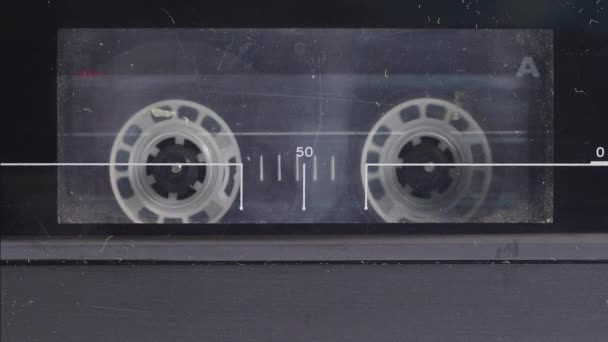 ヴィンテージ古いと汚いカセットテープは スピニング映像を再生 — ストック動画