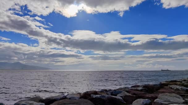 Mooie Bewolkte Oceaan Van Het Rocky Island Beach Footage — Stockvideo