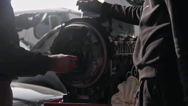 Tightening Flywheel Gear Old Car Engine Repair Shop Footage — Stock Video