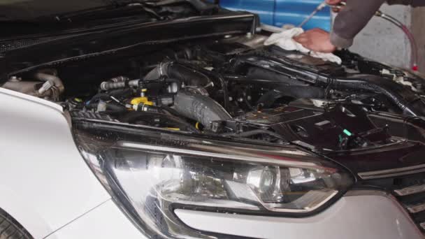 Reparação Limpeza Painel Frontal Motor Carro Filmagem Loja Reparação — Vídeo de Stock