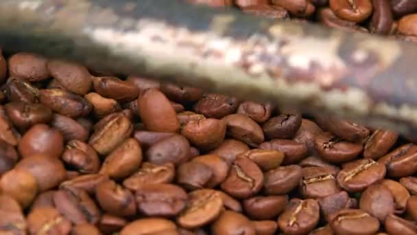 Geröstete Kaffeebohnen Maschine Rotation Footage — Stockvideo
