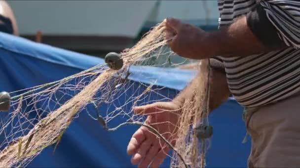 Pêcheur Nettoyage Leurs Filets Dans Mer Village Footage — Video