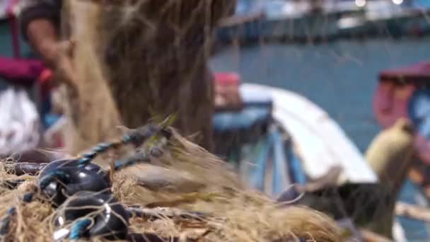 Fischer Rüsten Ihre Netze Für Den Fischfang — Stockvideo