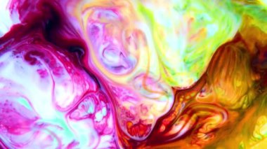 Sıvı Renkli Boya ağır çekimde patent alır. Sıvı renkli boya desenleri üst görünüm. Çok renkli sıvı boya yüzeyi.