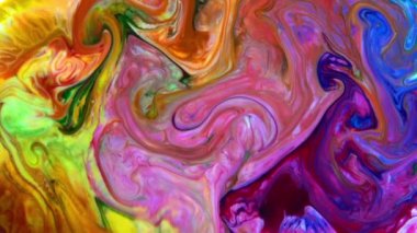 Sıvı Renkli Boya ağır çekimde patent alır. Sıvı renkli boya desenleri üst görünüm. Çok renkli sıvı boya yüzeyi.