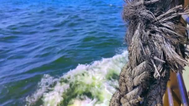 船上のロープと海の波映像 — ストック動画