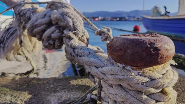 Rusty Bollard Tied Wooden Fishing Boat Rope Harbor Footage — Stock Video
