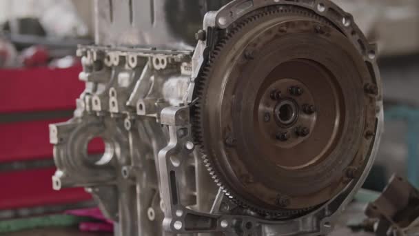 Hand Tightening Bolts Flywheel Gear Disassembled Car Engine Repair Shop — 图库视频影像