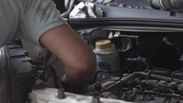 Repair Car Engine Star Spanned Wrench Workshop — стоковое видео