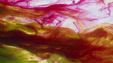 Su Dokusuna Yayılan Soyut Mürekkep Damlaları.