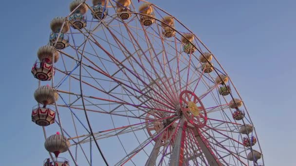 Roata Ferris Rotindu Parcul Distracții — Videoclip de stoc