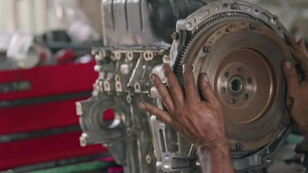 汽车发动机胎面飞轮齿轮的安装与校核 — 图库视频影像