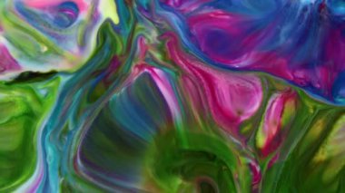 Bu stok videosu, sütün karışık renkli bir boyayla tanıştırıldığında ne olduğunu gösteriyor. Renkler kıvrılır ve yeni boya gölgeleri oluşturur yavaş yavaş bilye karışımına akar. Metin ve grafik ekleyerek bu soyut arkaplanı kullan,