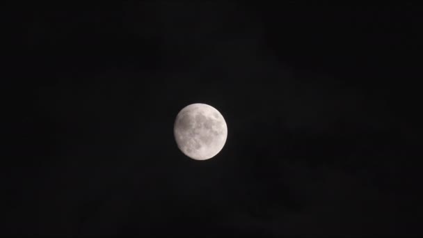 Fullmåne Med Moln Natten Mystiska Himmelsbilder — Stockvideo