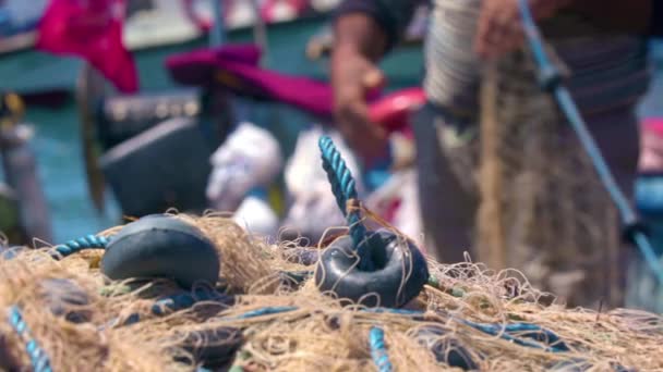 Підготовка Рибальських Сіток Порту Риболовлі — стокове відео