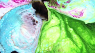 Bu stok videosunda, boya pigmentinin hafif boya ile ayrıldığı yağ boyasının yavaş çekim görüntüleri yer alıyor. Bu klibi yaratıcı konsept videoları, sunumlar ve daha fazlası için arka plan olarak kullan.