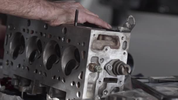 Mechanische Reparatur Zylinderblock Von Auto Motor Footage — Stockvideo
