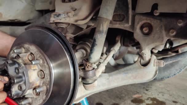 Car Brake Disc Hub Javítás Javítóműhely Felvételeit — Stock videók