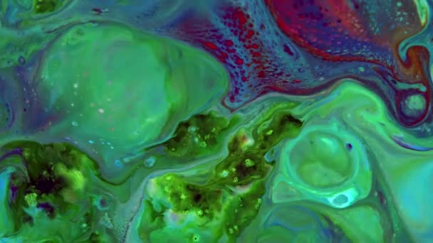 Video Yüzeye Yavaş Çekimde Yayılan Koyu Renkli Sıvı Boya Karışımının — Stok video