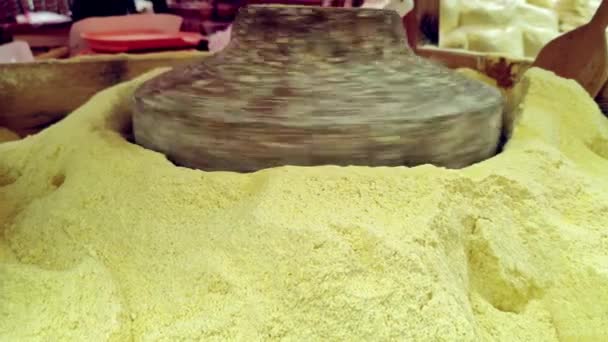 Farinha Milho Moagem Moinho Pedra Velha — Vídeo de Stock