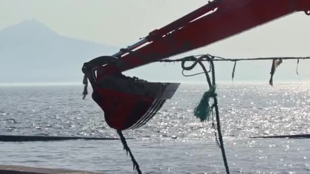 Graafmachine Proberen Reinigen Modderige Garbage Remnants Sea Footage — Stockvideo