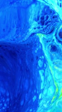 Soyut Renkli Sıvı Boya Arkaplanının Dikey Yakın Çekimi. 