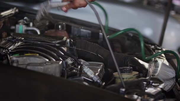 Очищення Сервісу Відремонтованого Двигуна Автомобіля Майстерні Видалення Нафти Бруду — стокове відео