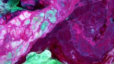 Sıvı Renkli Boya ağır çekimde patent alır. Sıvı renkli boya desenleri üst görünüm. Çok renkli sıvı boya yüzeyi.