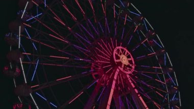 Dönme dolap Gece Çocukları Festivalinde Dönüyor.