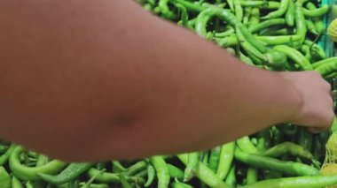 Market Stall 'dan Yeşil Biber alışverişi..