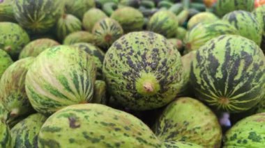 Yeni Taze Hasat Olgunlaşmamış Karpuz Market Sayacı Görüntüsü.