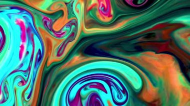 Sıvı Renkli Boya ağır çekimde patent alır. Sıvı renkli boya desenleri üst görünüm. Çok renkli sıvı boya yüzeyi.